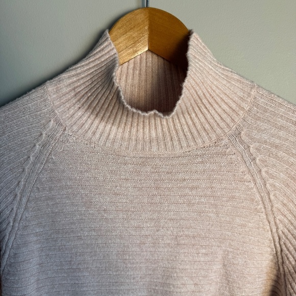 Melanie Lyne Long Sleeve Ribbed Bell Cuff Sweater Light Salmon Size Small Pearls - Picture 4 of 16